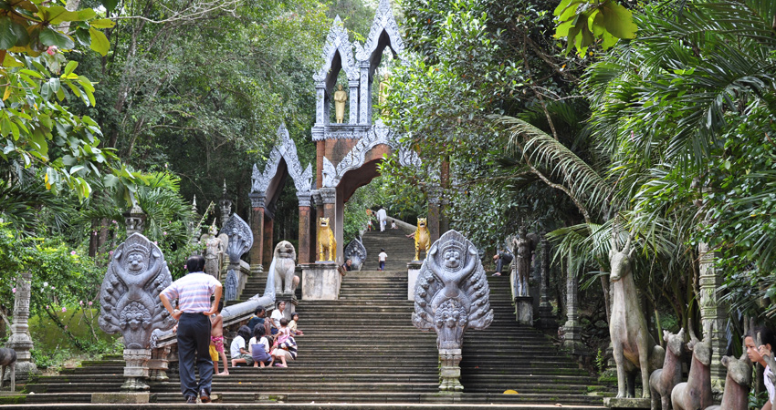 Phnom Kulen and 1000 Lingas River Private Day Tour from Siem Reap