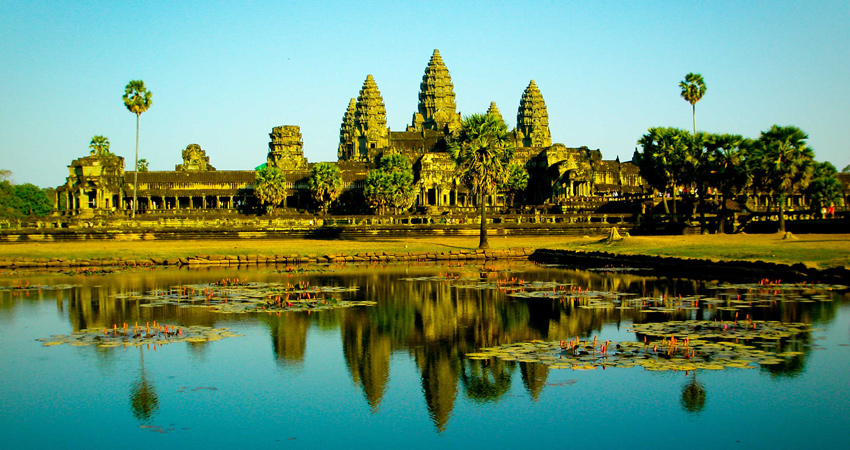 Small-Group Explore Angkor Wat Tour with Guide from Siem Reap