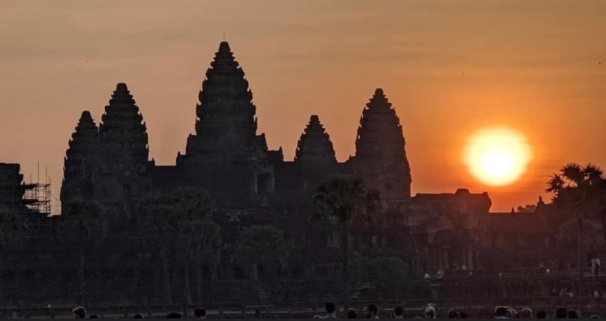 Morning Half-Day Angkor Wat Tour with Sunrise