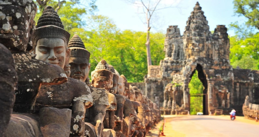 Morning Half-Day Angkor Wat Tour with Sunrise