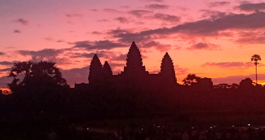 Morning Half-Day Angkor Wat Tour with Sunrise