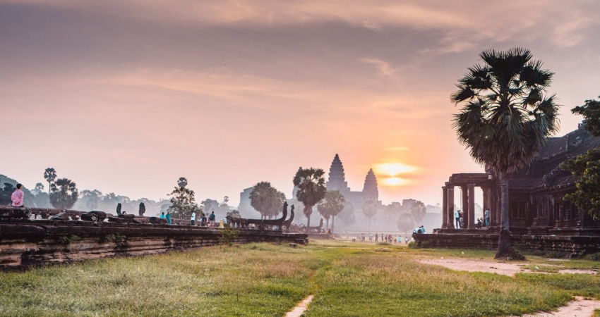 Morning Half-Day Angkor Wat Tour with Sunrise