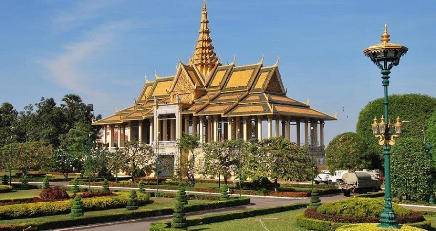 Sihanoukville to Phnom Penh by Private Car or Minivan