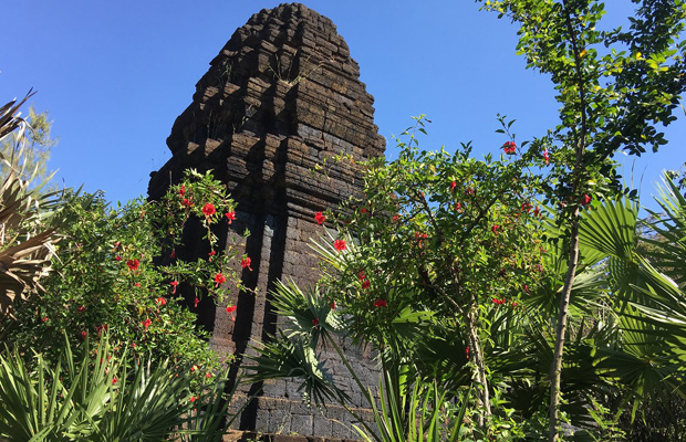 Neang Khmao Temple - Takeo